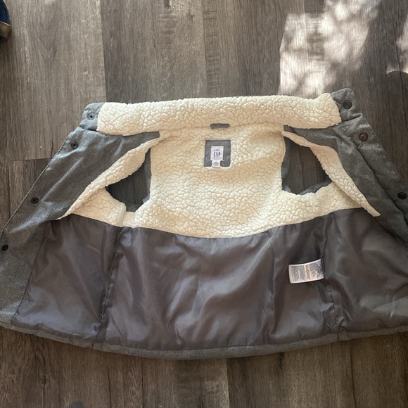 Gray vest - Picture 2 of 4